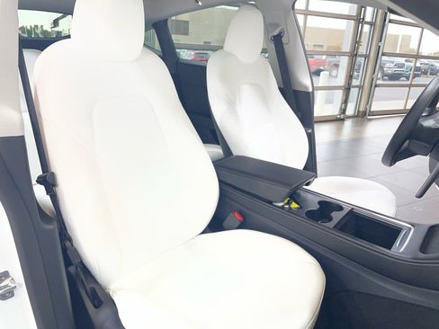 Used 2025 Tesla Model Y Performance image 28