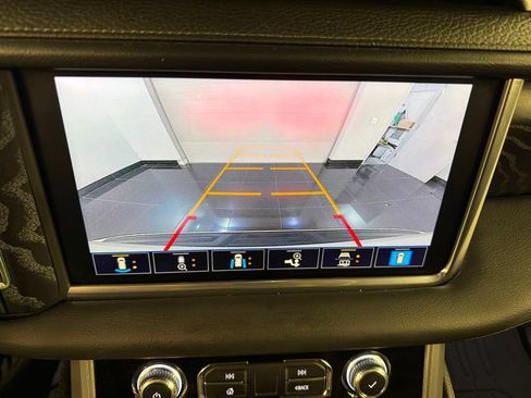 Used 2021 GMC Yukon Denali w/ Denali Premium Package AWD/4WD image 12