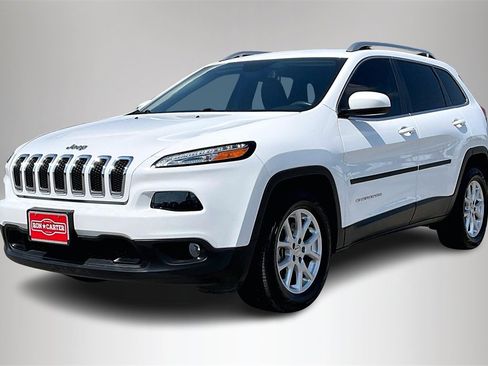 Used 2018 Jeep Cherokee Latitude Plus w/ Comfort/Convenience Group image 2