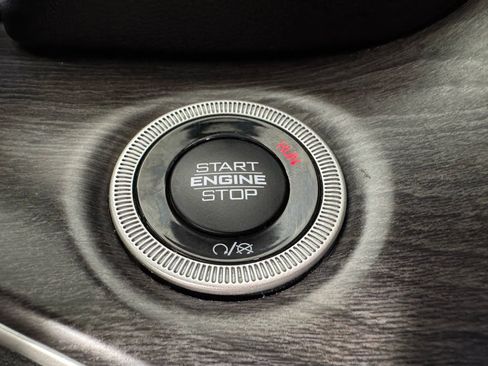 Used 2022 Jeep Grand Cherokee L Limited image 17