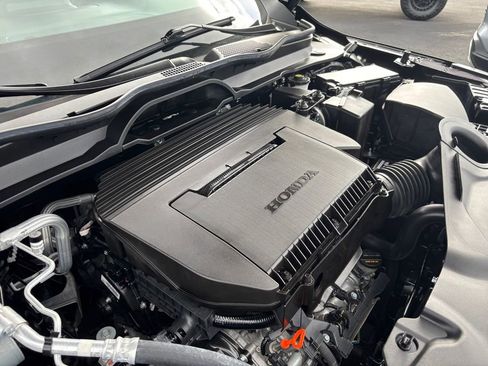 Used 2023 Honda Pilot Touring image 15