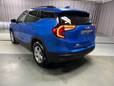 Used 2024 GMC Terrain SLE w/ Driver Convenience Package image 5