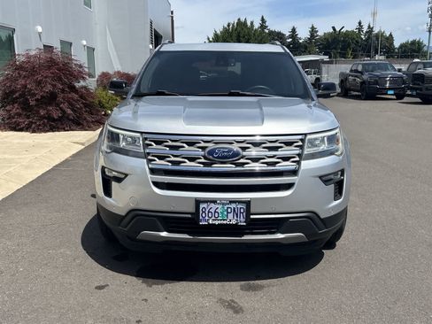 Used 2018 Ford Explorer XLT w/ Equipment Group 202A AWD/4WD image 8