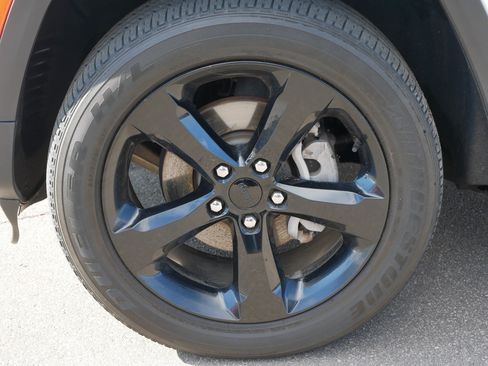 Used 2022 Jeep Grand Cherokee Altitude AWD/4WD image 15