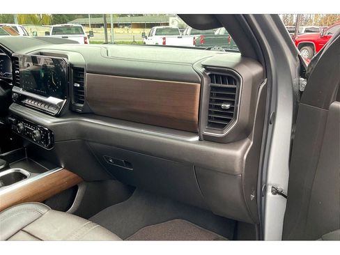 Used 2024 Chevrolet Silverado 1500 High Country w/ Technology Package image 18