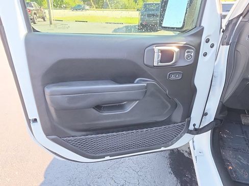Used 2025 Jeep Gladiator Sport AWD/4WD image 23
