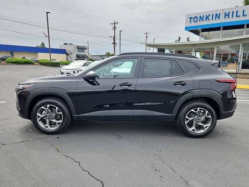 New 2026 Chevrolet Trax LT w/ Driver Confidence Package FWD image 3