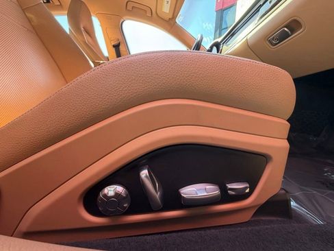 Used 2021 Porsche Panamera w/ Premium Package RWD image 40