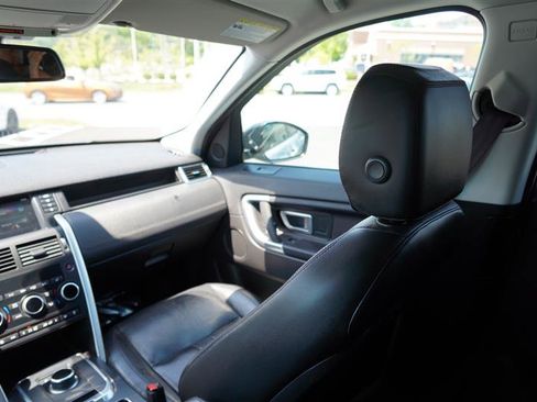 Used 2019 Land Rover Discovery Sport SE image 40