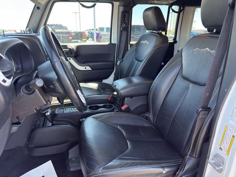 Used 2014 Jeep Wrangler Unlimited Sahara AWD/4WD image 9