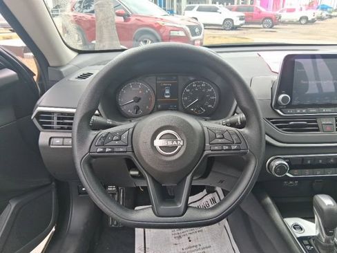 Used 2025 Nissan Altima 2.5 S FWD image 8
