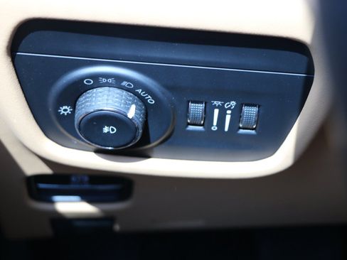 Used 2023 Jeep Grand Cherokee Summit AWD/4WD image 23