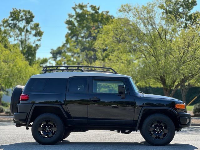 Used 2010 Toyota FJ Cruiser 4WD w/ Upgrade Pkg 2 image 4