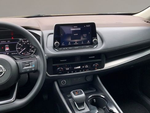 Used 2023 Nissan Rogue SV FWD image 6