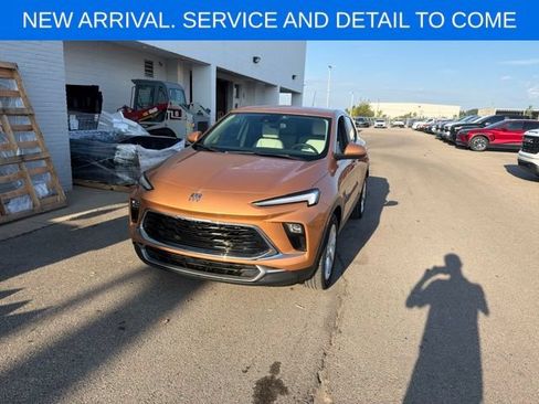 Used 2024 Buick Encore GX Preferred w/ Comfort Package FWD image 1