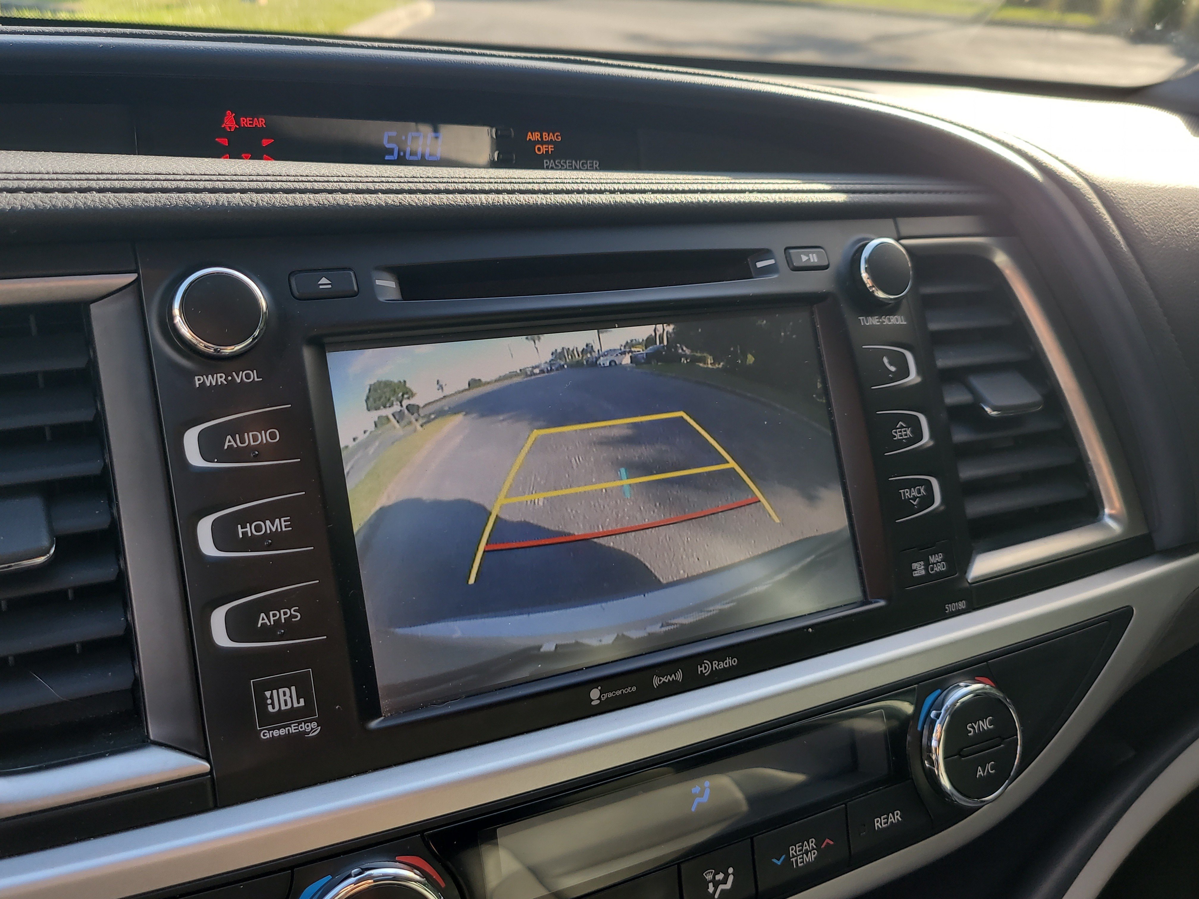 Used 2018 Toyota Highlander Limited FWD image 25
