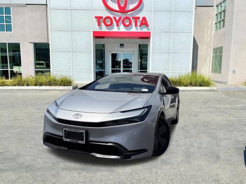 Used 2023 Toyota Prius LE FWD image 4