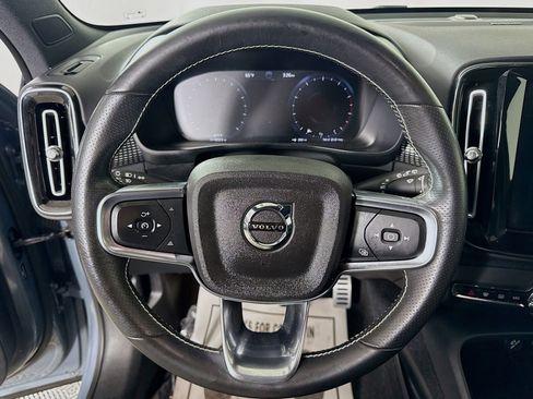 Used 2021 Volvo XC40 T5 R-Design image 15
