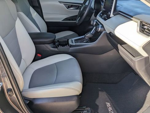 Used 2019 Toyota RAV4 XLE Premium image 32