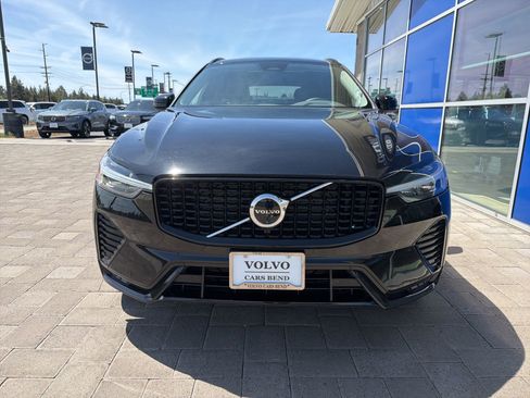 Used 2025 Volvo XC60 B5 Plus AWD/4WD image 3
