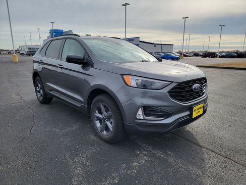 Used 2023 Ford Edge SEL w/ Sport Appearance Package image 9