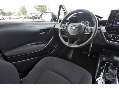 Used 2022 Toyota Corolla LE image 11