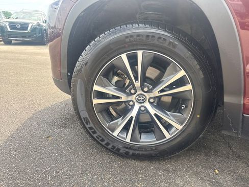 Used 2019 Toyota Highlander LE FWD image 29