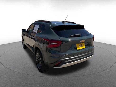 Used 2025 Chevrolet Trax LT w/ LT Convenience Package FWD image 11