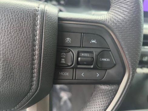 Certified 2025 Toyota Tacoma TRD Off-Road AWD/4WD image 14