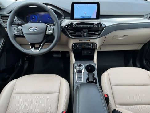 Certified 2022 Ford Escape Titanium FWD image 3