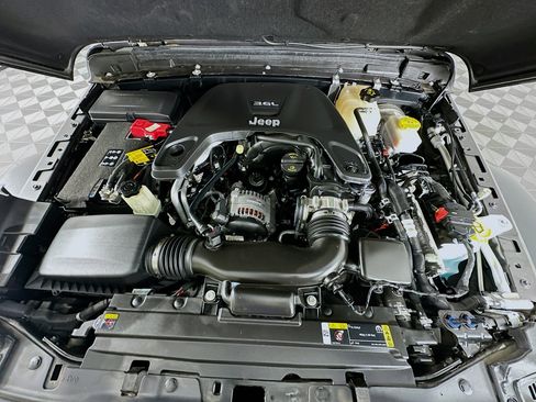 Used 2021 Jeep Wrangler Sport S image 32