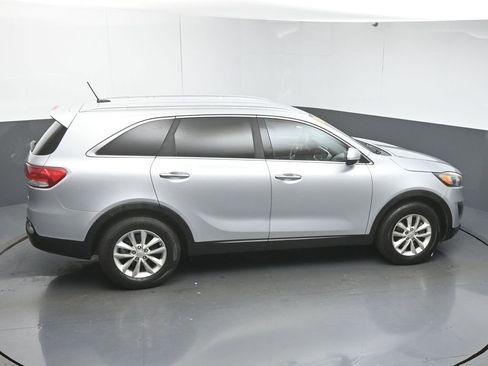 Used 2016 Kia Sorento LX image 47