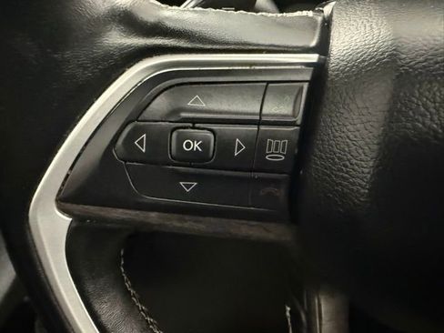 Used 2022 Jeep Grand Cherokee Limited image 17