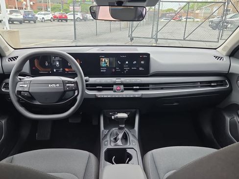 Used 2025 Kia K4 FWD image 11