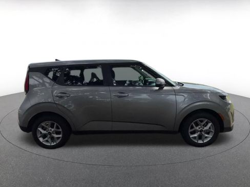Used 2025 Kia Soul LX w/ LX Technology Package FWD image 13