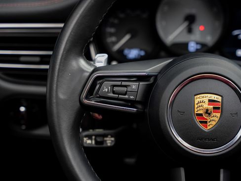 Used 2023 Porsche Macan S AWD/4WD image 40