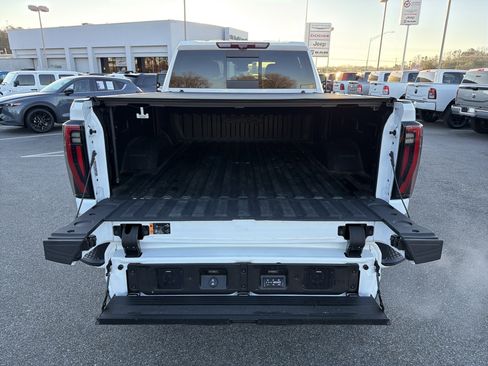 Used 2024 GMC Sierra 2500 AT4 w/ AT4 Premium Plus Package image 19