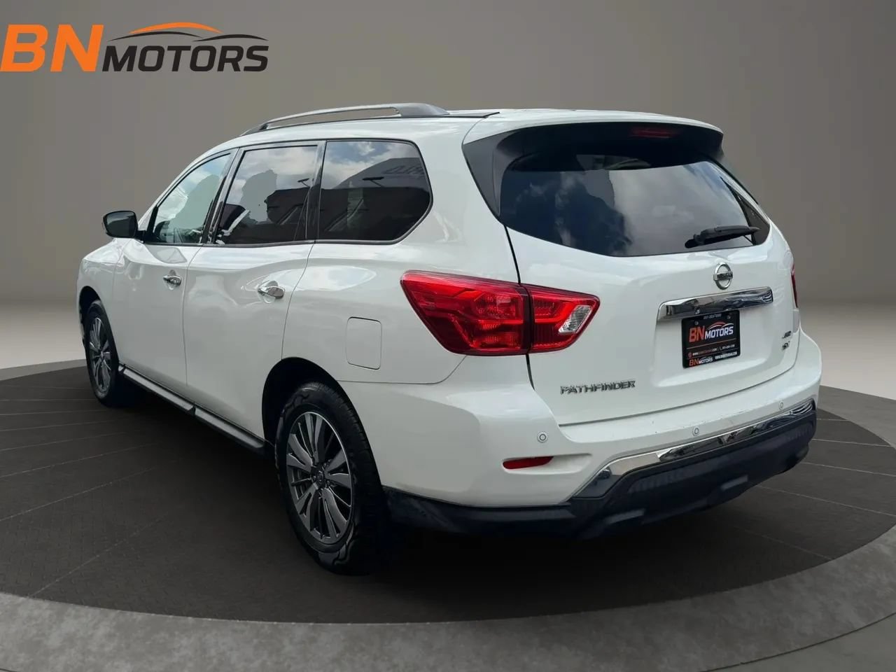 Used 2018 Nissan Pathfinder SV AWD/4WD image 7