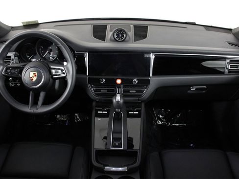 Used 2025 Porsche Macan image 11
