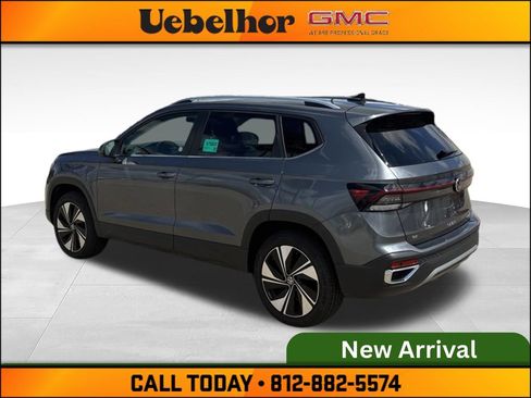 Used 2025 Volkswagen Taos SE AWD/4WD image 9