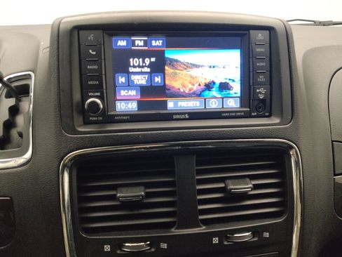 Used 2019 Dodge Grand Caravan SE w/ UConnect Hands-Free Group image 25