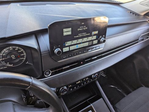 Used 2024 Mitsubishi Outlander AWD image 23