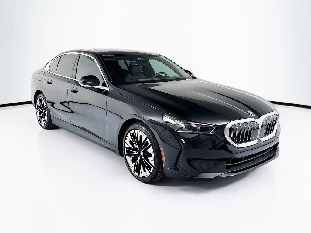 Used 2025 BMW i5 eDrive40i w/ Premium Package RWD image 3