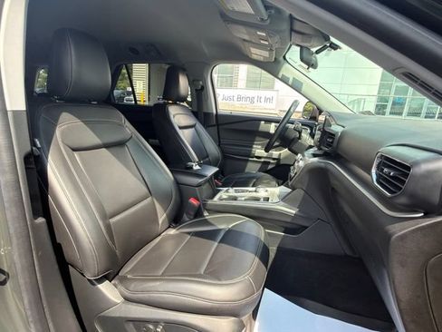 Used 2022 Ford Explorer XLT w/ Equipment Group 202A AWD/4WD image 37