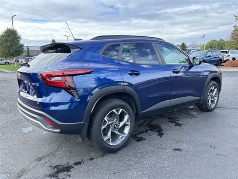 Used 2024 Chevrolet Trax LT w/ Driver Confidence Package image 3