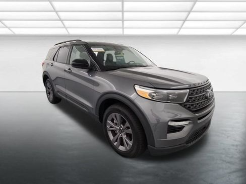 Used 2024 Ford Explorer XLT w/ Equipment Group 202A AWD/4WD image 10