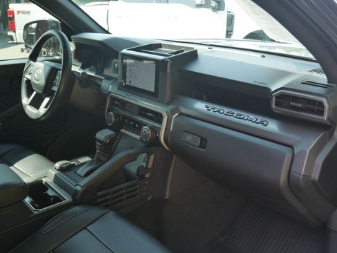 Used 2024 Toyota Tacoma SR5 AWD/4WD image 26