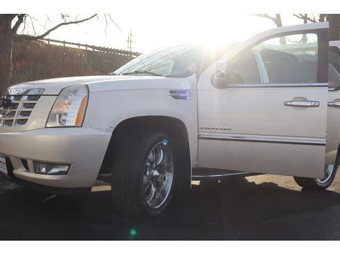 Used 2007 Cadillac Escalade AWD w/ Information Package image 20