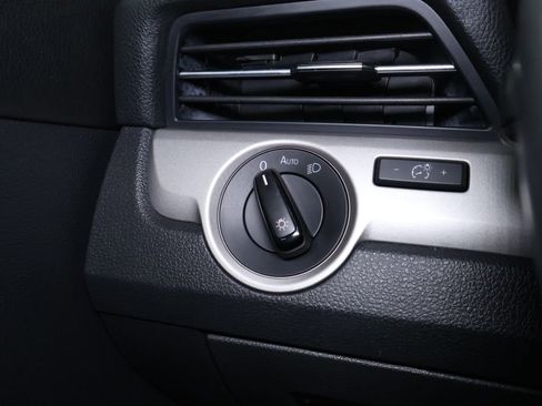 Used 2021 Volkswagen Passat 2.0T SE image 22