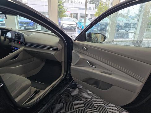 New 2026 Hyundai Elantra SEL Sport Premium w/ Cargo Package FWD image 38